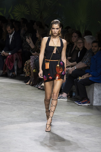 Versace 2020 İlkbahar/Yaz Koleksiyonu