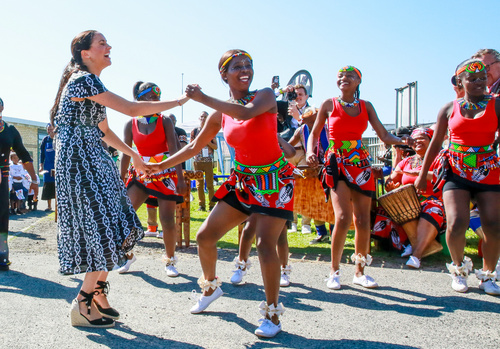 Meghan Markle ve Prens Harry'nin Güney Afrika ziyareti başladı