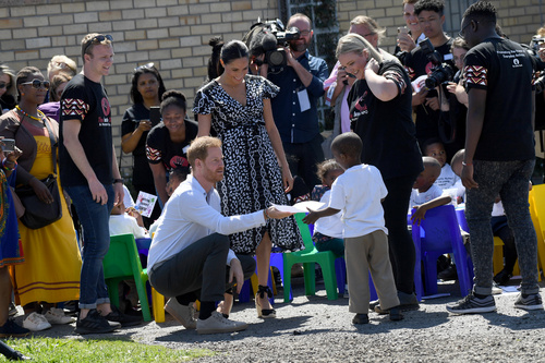 Meghan Markle ve Prens Harry'nin Güney Afrika ziyareti başladı