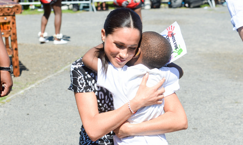 Meghan Markle ve Prens Harry'nin Güney Afrika ziyareti başladı