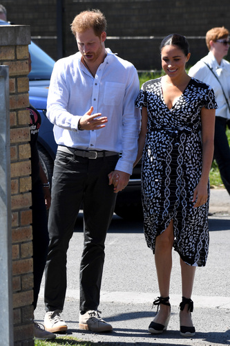 Meghan Markle ve Prens Harry'nin Güney Afrika ziyareti başladı