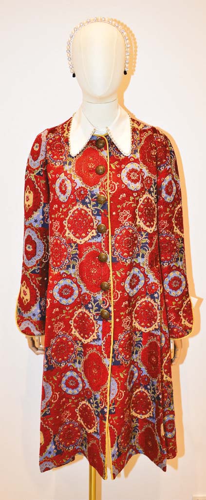 Yeni mağaza sergiyle açıldı