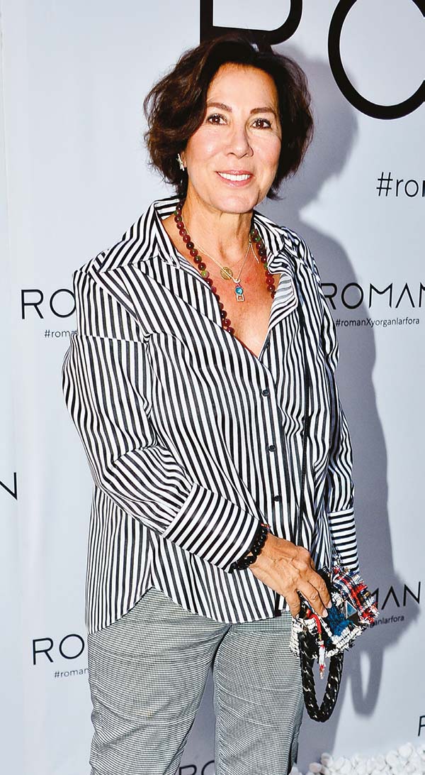 Yeni mağaza sergiyle açıldı