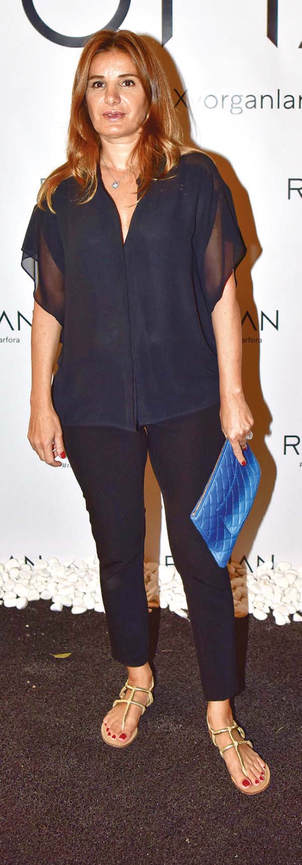 Yeni mağaza sergiyle açıldı