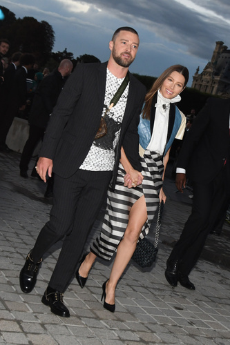 Jessica Biel ve Justin Timberlake Louis Vuitton defilesini izlediler