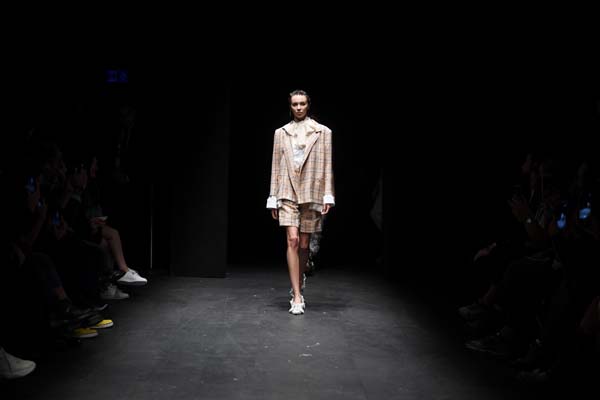 'Moda Haftası’nı tasarımcı Natalie Kolyozyan açtı