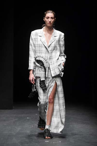 'Moda Haftası’nı tasarımcı Natalie Kolyozyan açtı