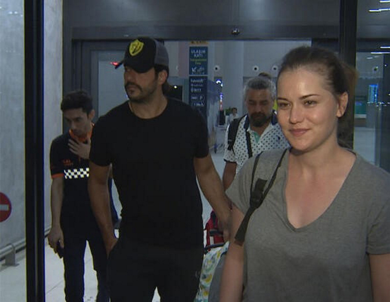 Burak Özçivit ve Fahriye Evcen'den mutlu aile pozu
