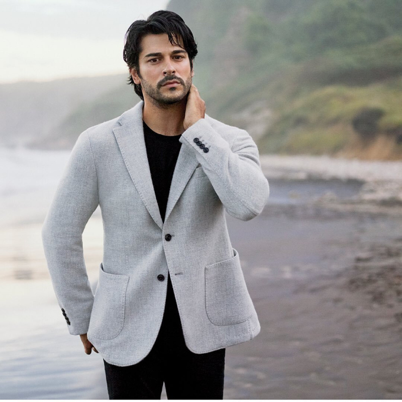 Burak Özçivit ve Fahriye Evcen'den mutlu aile pozu