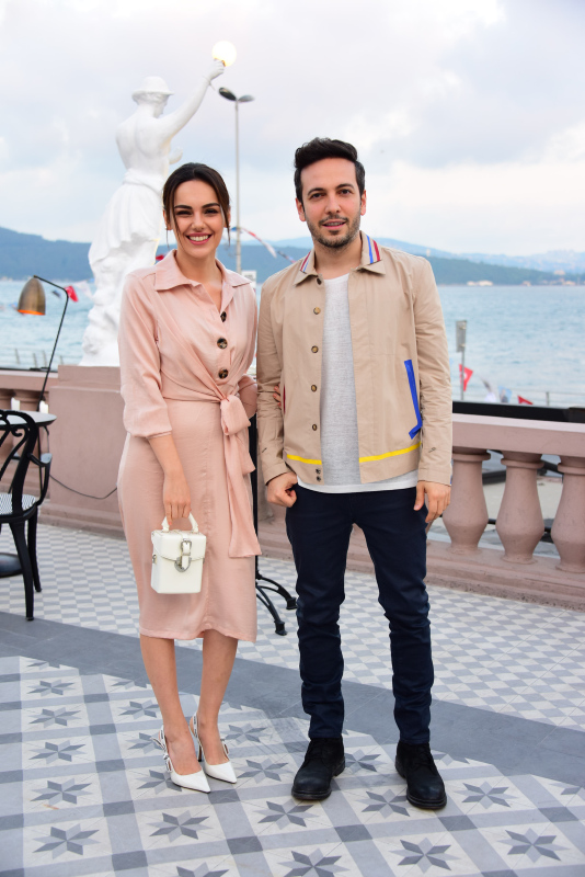 Ünlü çiftten hayranlarını üzen haber!