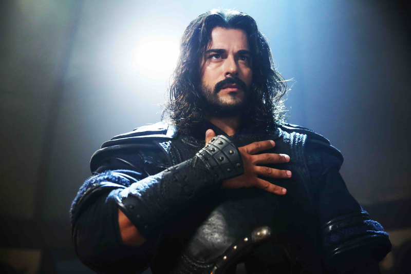 Burak Özçivit ve Fahriye Evcen'den mutlu aile pozu