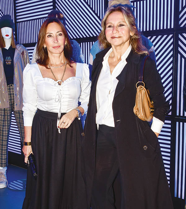 Yeni mağaza partiyle açıldı