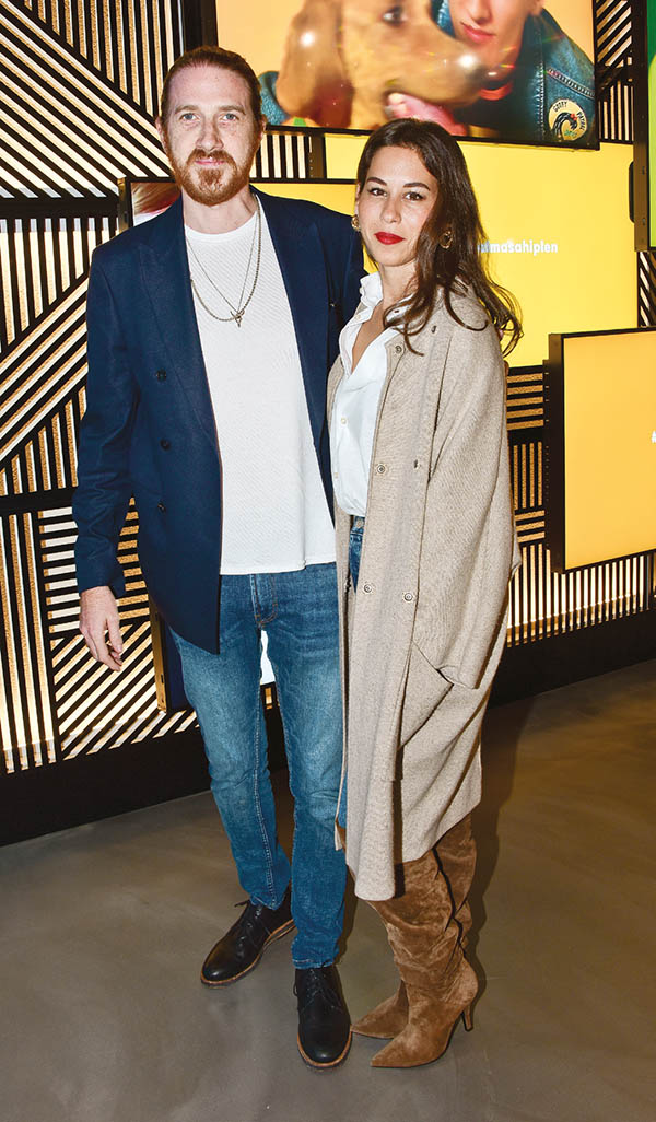 Yeni mağaza partiyle açıldı