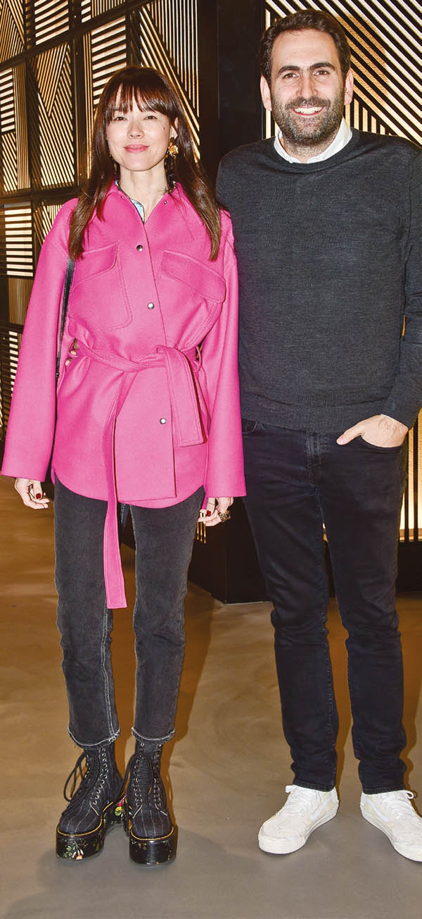 Yeni mağaza partiyle açıldı