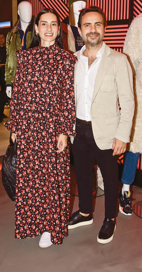 Yeni mağaza partiyle açıldı