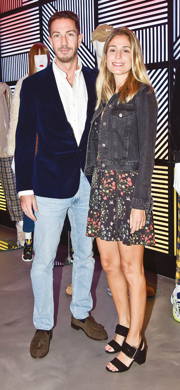 Yeni mağaza partiyle açıldı