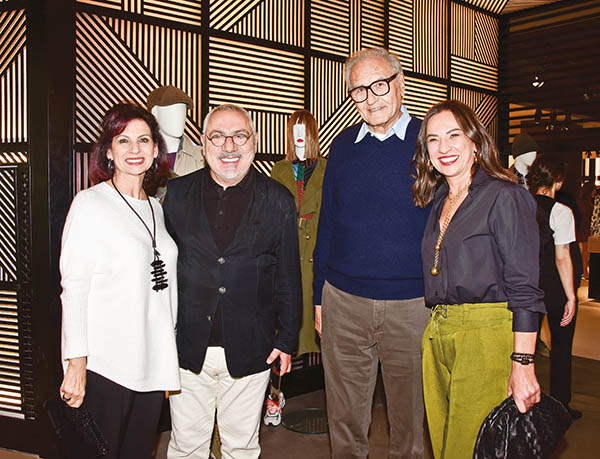 Yeni mağaza partiyle açıldı