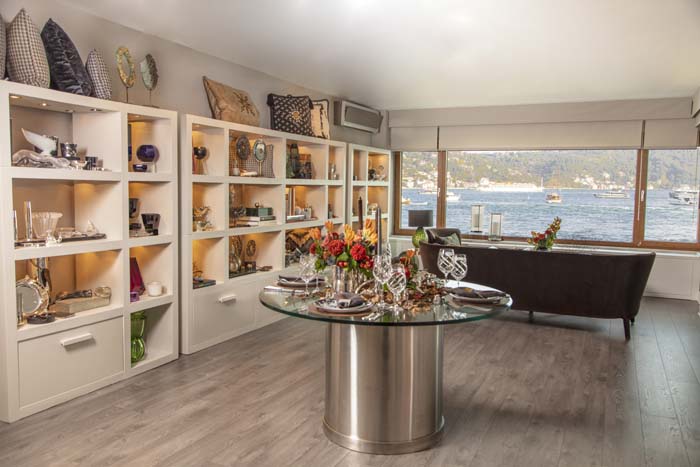 Yeni mağazaya görkemli açılış