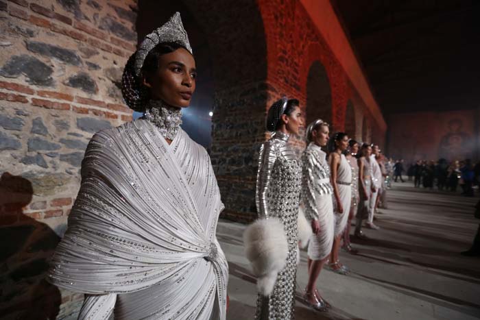 Özgür Masur defilesine yoğun ilgi