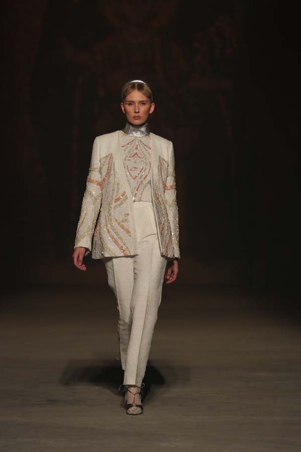 Özgür Masur defilesine yoğun ilgi