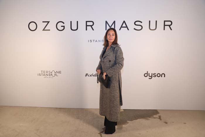 Özgür Masur defilesine yoğun ilgi