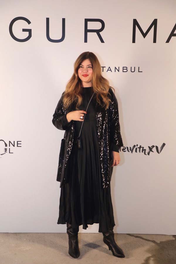 Özgür Masur defilesine yoğun ilgi