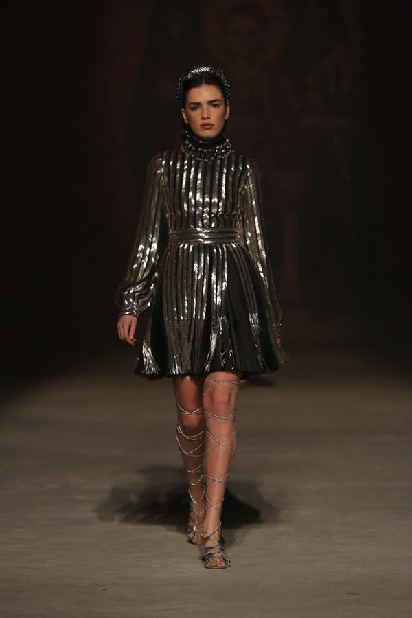 Özgür Masur defilesine yoğun ilgi