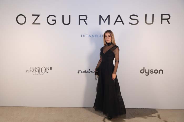 Özgür Masur defilesine yoğun ilgi