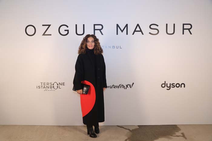 Özgür Masur defilesine yoğun ilgi