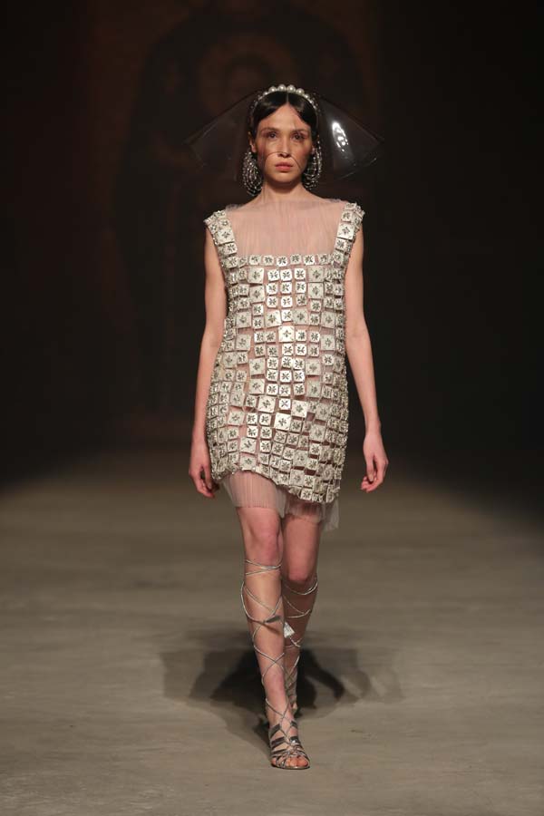 Özgür Masur defilesine yoğun ilgi