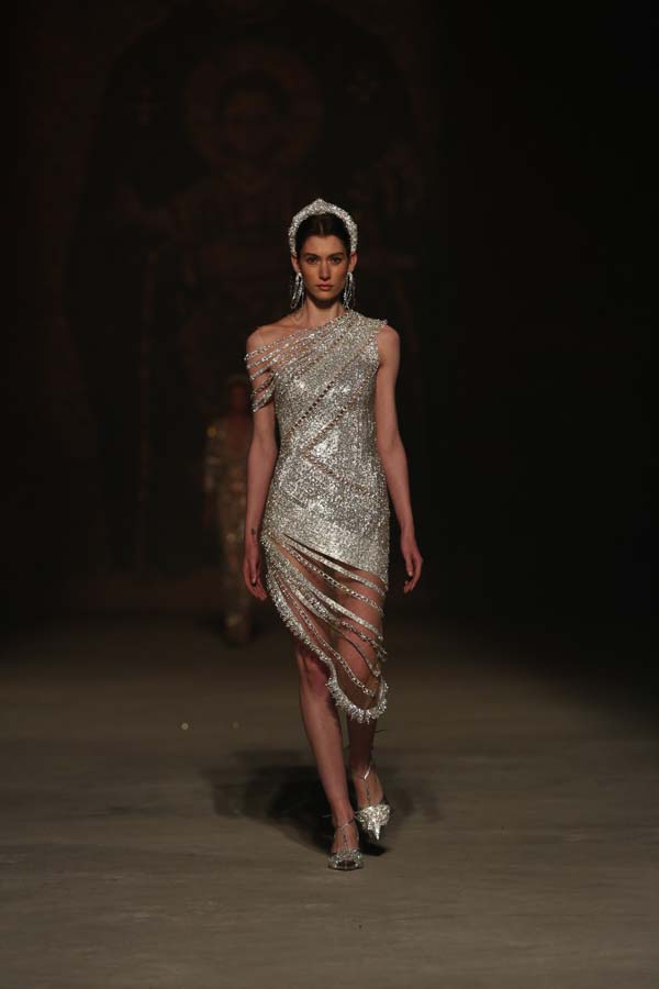 Özgür Masur defilesine yoğun ilgi