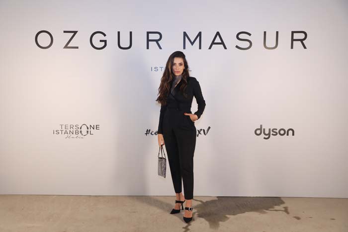 Özgür Masur defilesine yoğun ilgi