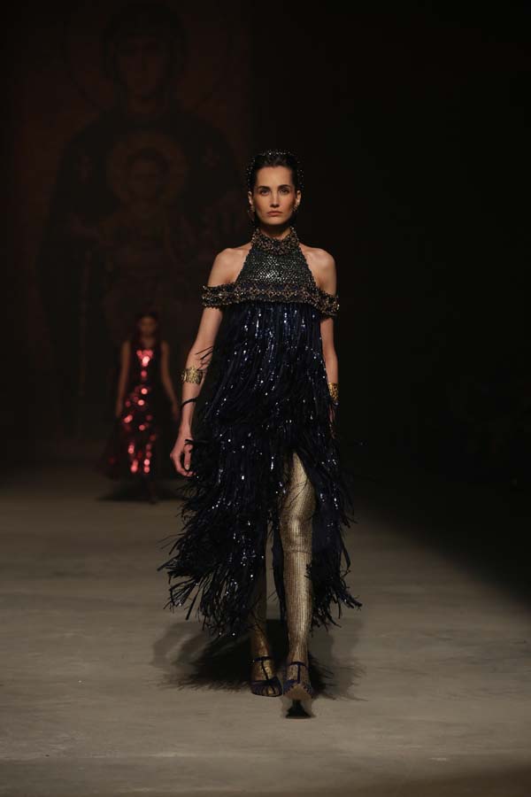 Özgür Masur defilesine yoğun ilgi