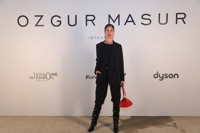 Özgür Masur defilesine yoğun ilgi