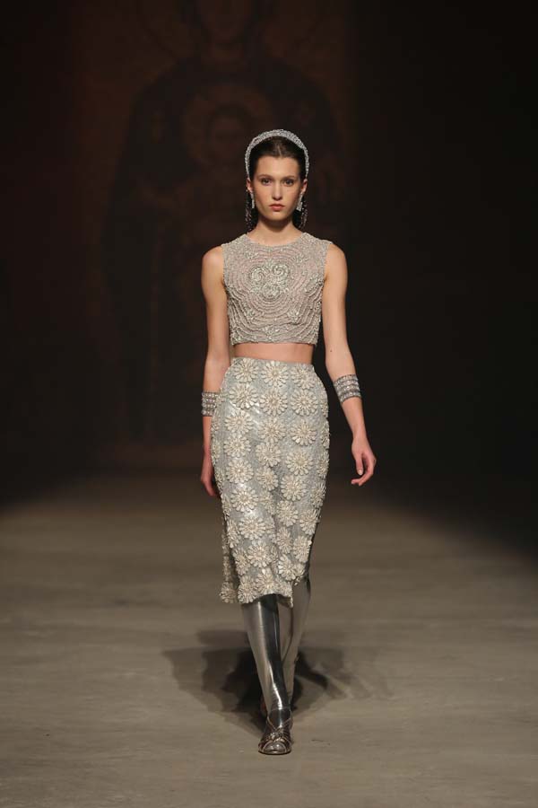 Özgür Masur defilesine yoğun ilgi