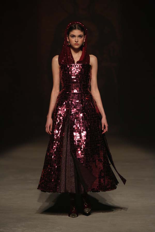 Özgür Masur defilesine yoğun ilgi