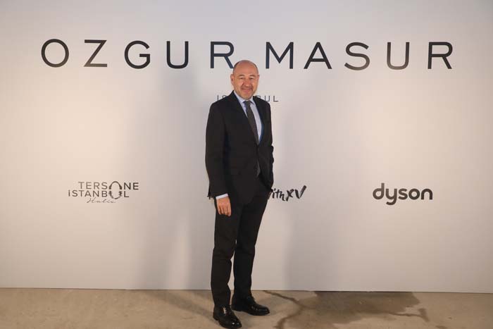 Özgür Masur defilesine yoğun ilgi