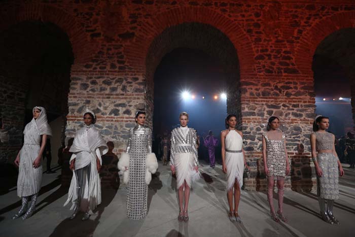 Özgür Masur defilesine yoğun ilgi