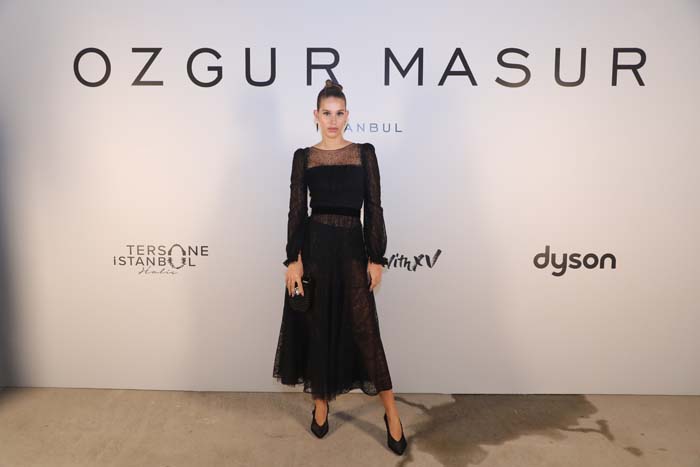 Özgür Masur defilesine yoğun ilgi