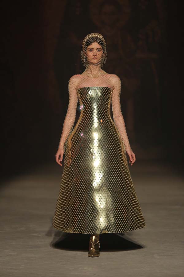 Özgür Masur defilesine yoğun ilgi