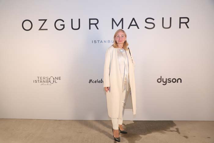 Özgür Masur defilesine yoğun ilgi