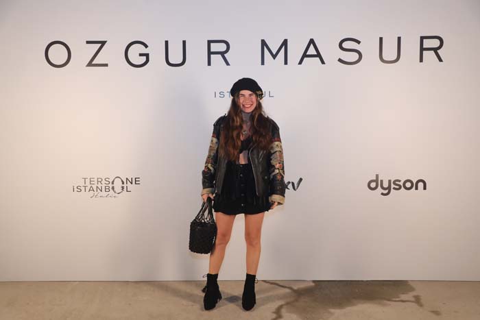 Özgür Masur defilesine yoğun ilgi