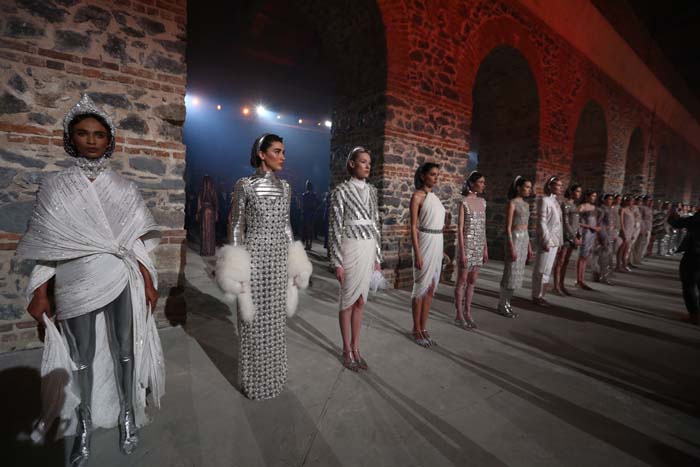 Özgür Masur defilesine yoğun ilgi