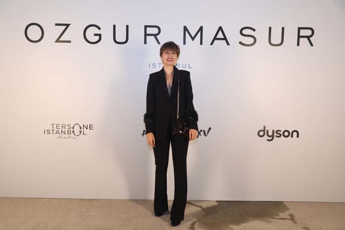 Özgür Masur defilesine yoğun ilgi