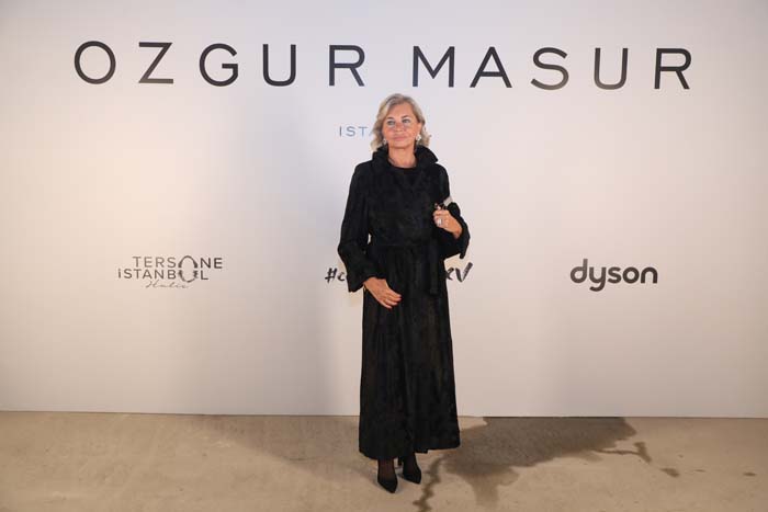 Özgür Masur defilesine yoğun ilgi