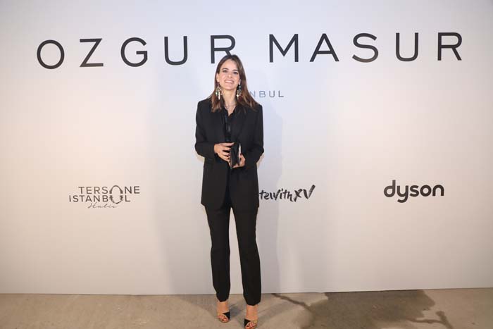 Özgür Masur defilesine yoğun ilgi