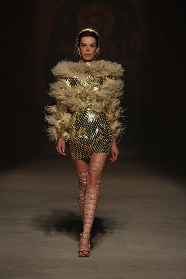 Özgür Masur defilesine yoğun ilgi