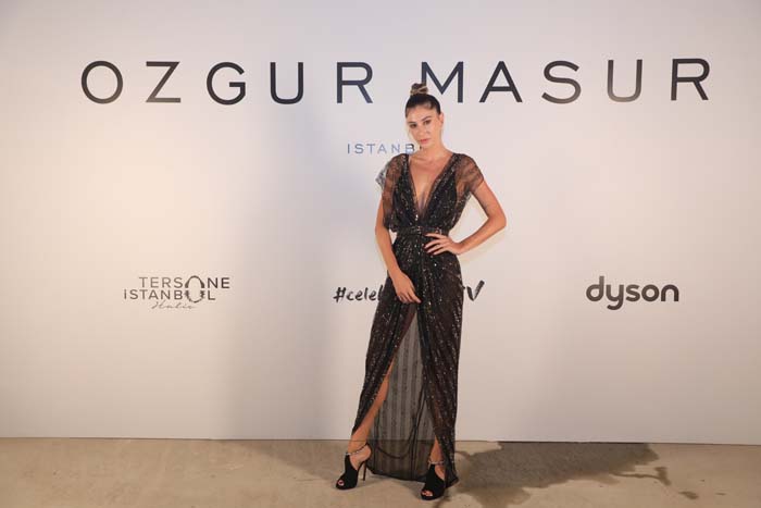 Özgür Masur defilesine yoğun ilgi