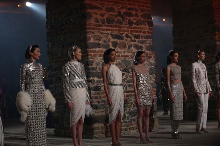 Özgür Masur defilesine yoğun ilgi