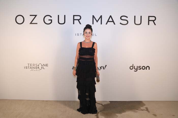 Özgür Masur defilesine yoğun ilgi